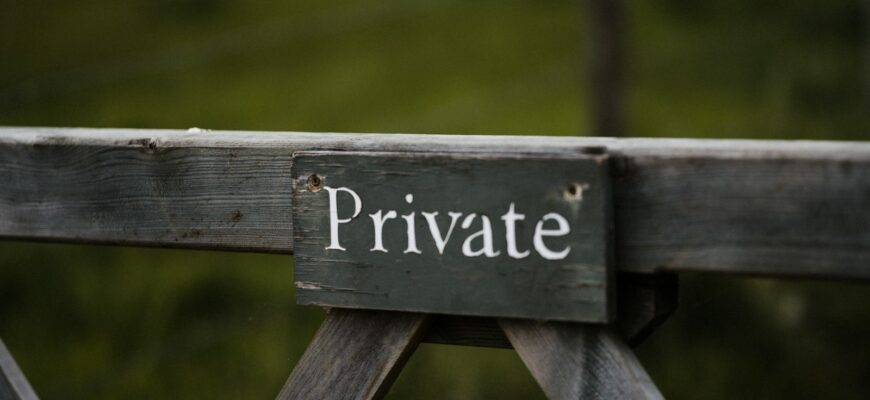 gray wooden welcome to the beach signage